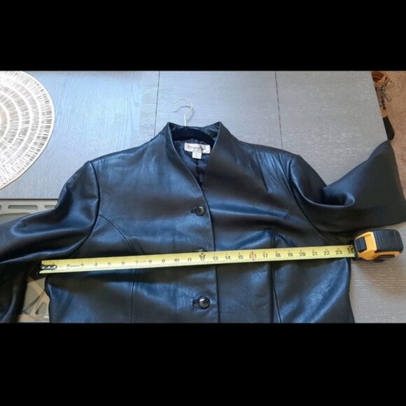 Preston & York Elegant Black Leather Jacket - Picture 10 of 13